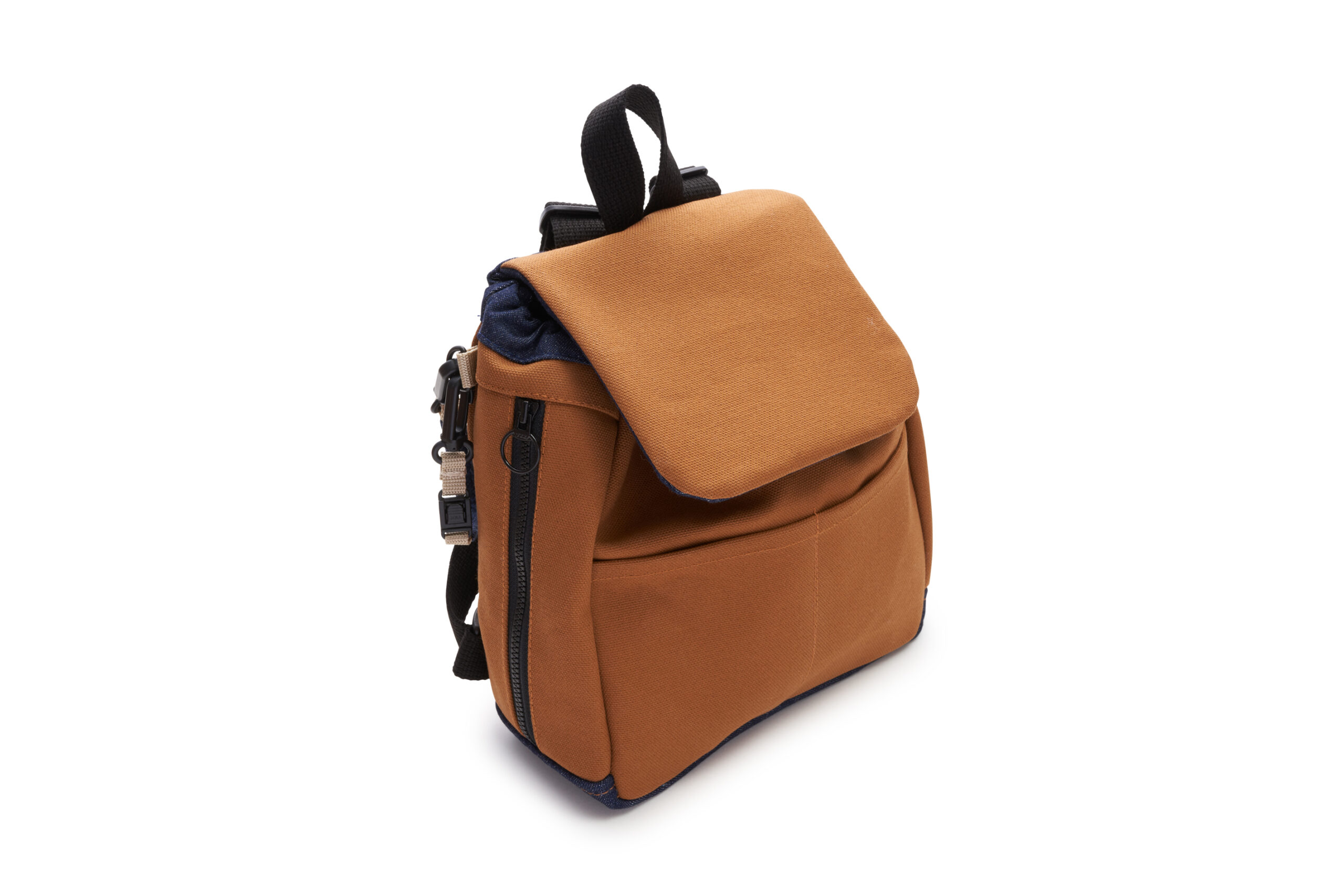 抱っこ紐バッグとベビーリュックの2WAYで使える！ 帆布×岡山産デニムのベビーリュック キャメル / ブラック紐